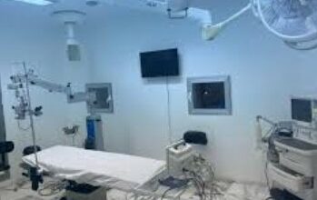توزر: تنفيذ أول عملية محاكاة جراحية وطنياً لاستئصال الماء الأبيض بالمستشفيات العمومية
