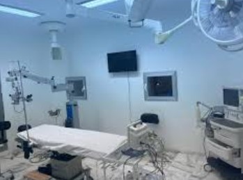 توزر: تنفيذ أول عملية محاكاة جراحية وطنياً لاستئصال الماء الأبيض بالمستشفيات العمومية