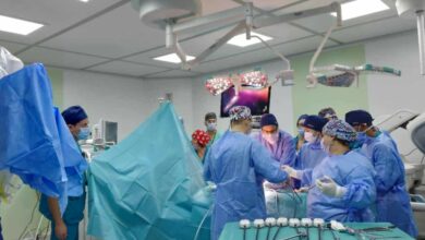 تونس تدخل عصر الجراحة الذكية بأول عملية روبوتية ناجحة في مستشفى شارل نيكول