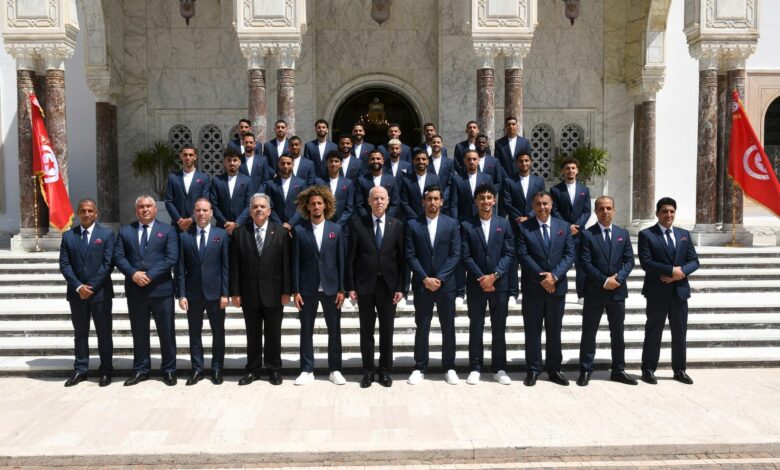 المنتخب التونسي مع الرئيس قيس سعيد
